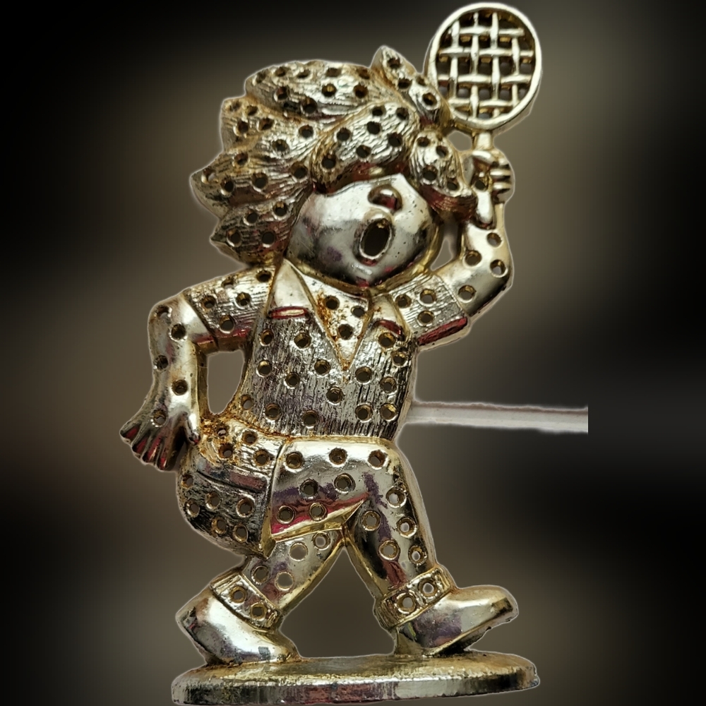 Gina vintage tennis boy earring holder